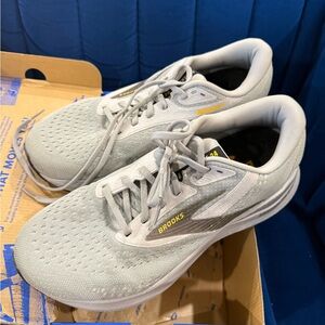 Brooks Light Gray Running Sneakers with Yellow Logo Accents